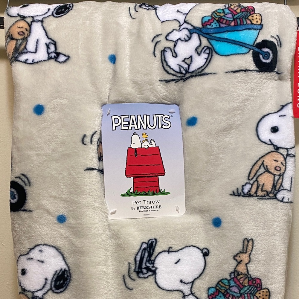 Peanuts Snoopy throw blanket